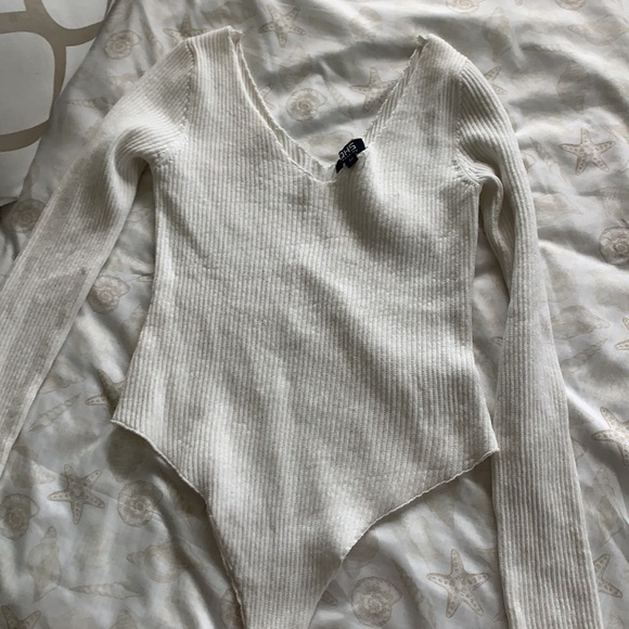 2 bodysuits - Picture 2 of 7